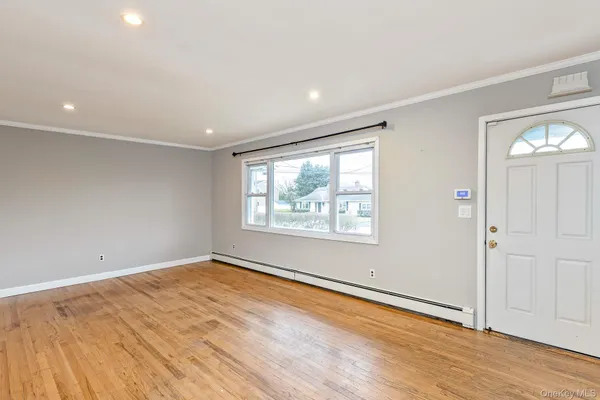 $599,000 | 5 Richlee Street, Blue Point, NY 11715