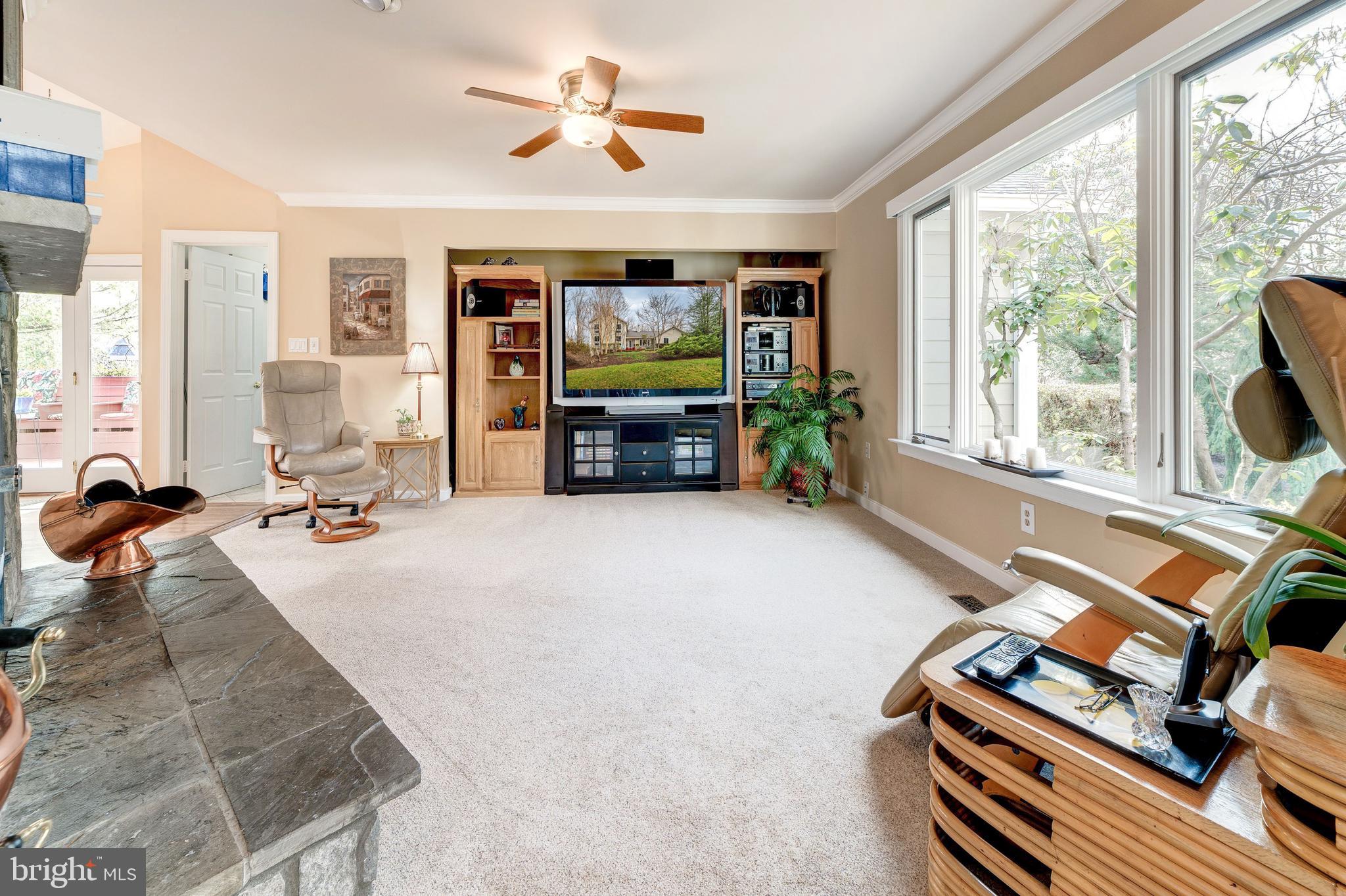 11108 Farm Road Great Falls, VA 22066 - Photo 11 of 58 Family room with crown molding + triple windows