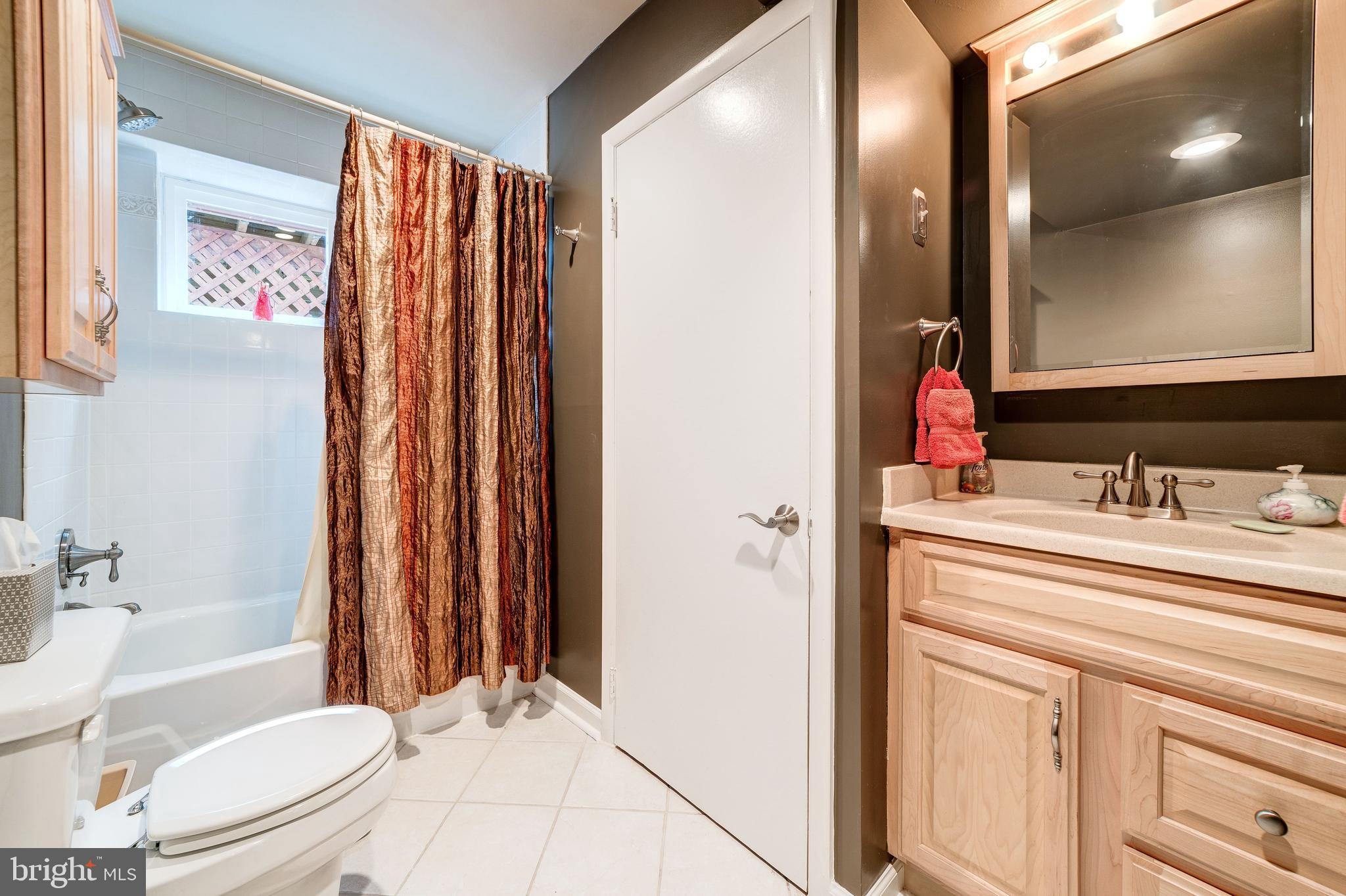 11108 Farm Road Great Falls, VA 22066 - Photo 41 of 58 Bathroom 4 off of Den/photo studio