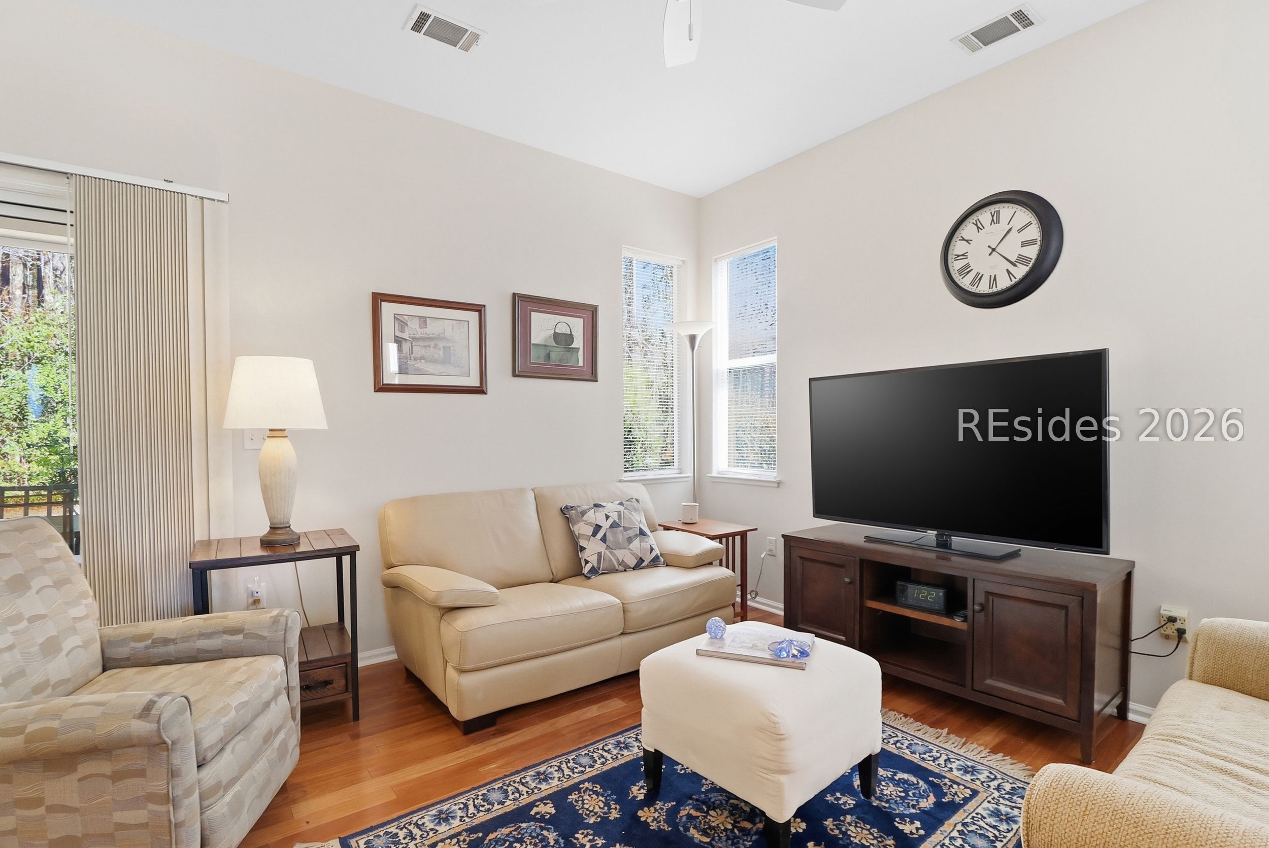33 Broughton Circle Bluffton, SC 29909 - Photo 11 of 36 Comfortable living area