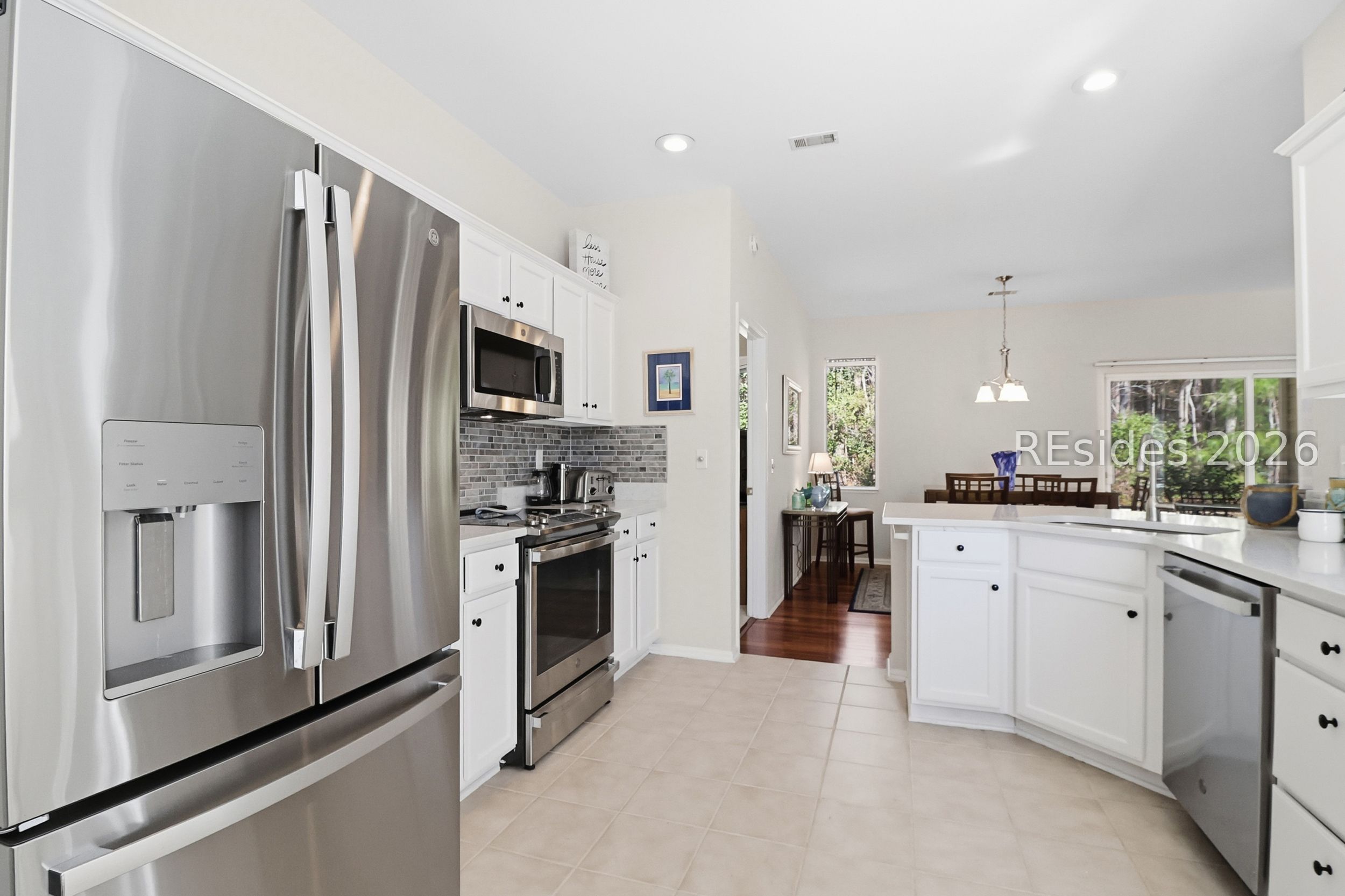 33 Broughton Circle Bluffton, SC 29909 - Photo 6 of 36 Up to date kitchen, stainless appliances