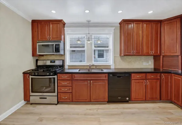 $1,300,000 | 118 Third Avenue, Pelham, NY 10803