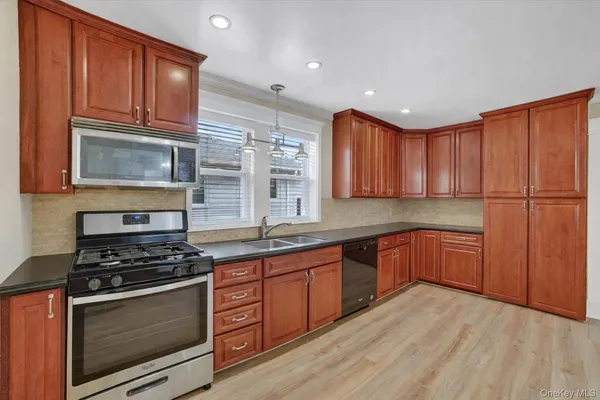 $1,300,000 | 118 Third Avenue, Pelham, NY 10803