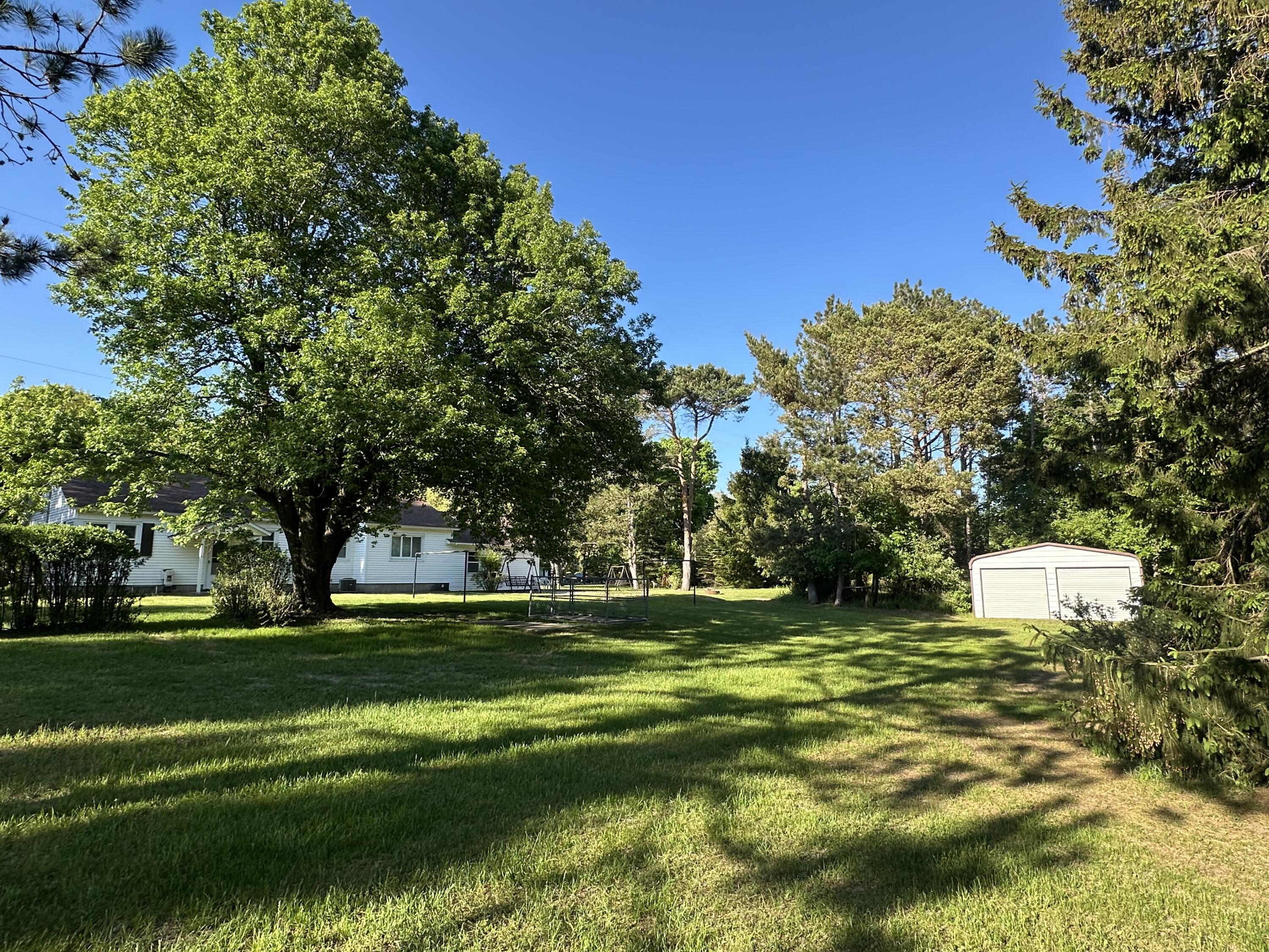 1735 Red Apple Road Manistee, MI 49660 - Photo 6 of 29 IMG_8390