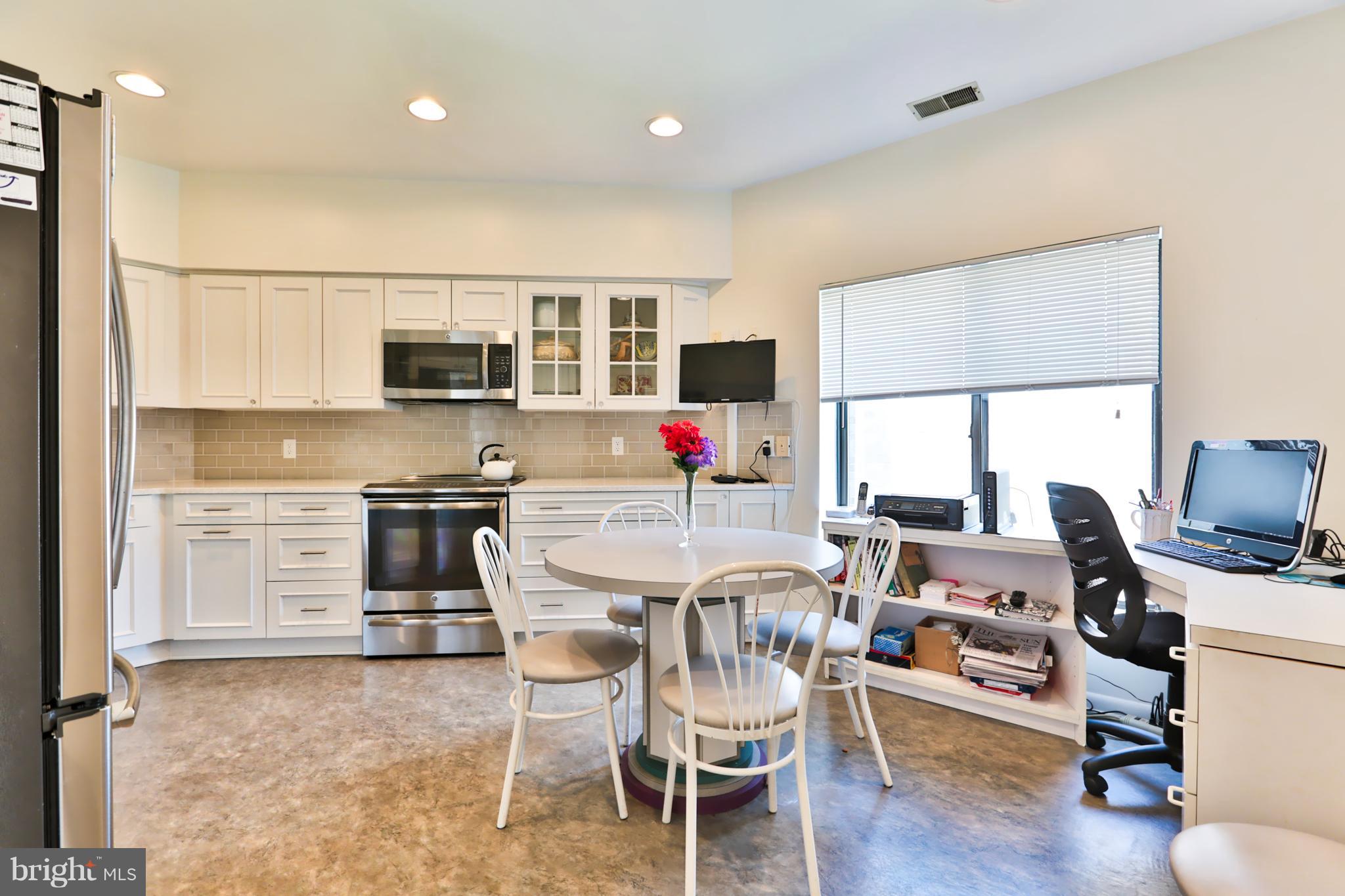 3021 Fallstaff Road, Unit 605B Baltimore, MD 21209 - Photo 6 of 22 Eat in kitchen with additional space