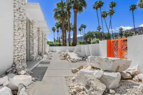 $2,200,000 | 1190 South Calle De Maria, Palm Springs, CA 92264