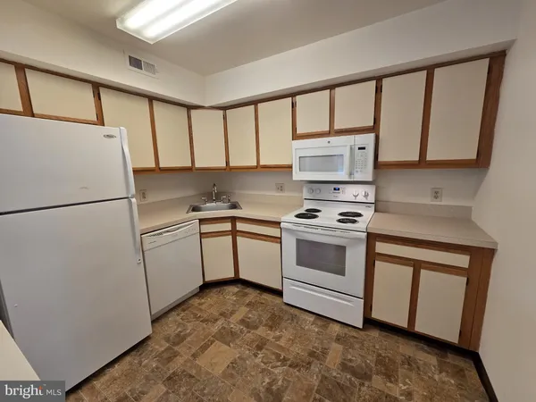 $195,000 | 202 Highland Boulevard, Unit D, New Castle, DE 19720
