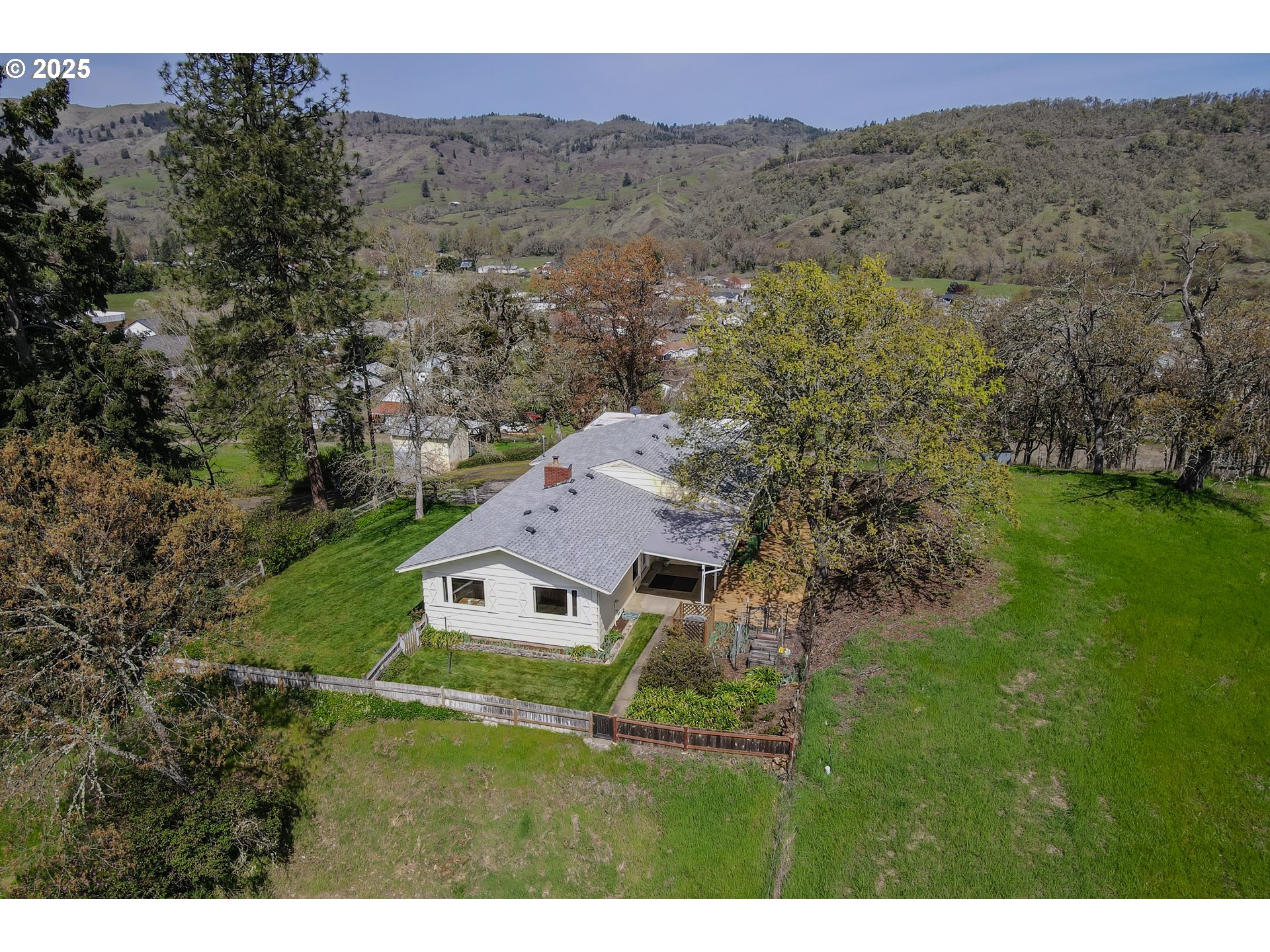 383 Little Valley Road Roseburg, OR 97471 - Photo 45 of 48