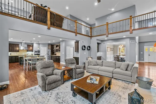 $899,000 | 827 Culloden Road, St. Louis, MO 63122