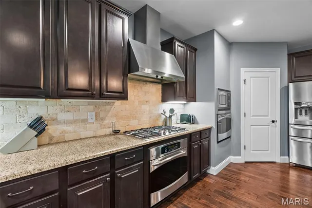 $899,000 | 827 Culloden Road, St. Louis, MO 63122