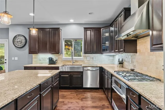 $899,000 | 827 Culloden Road, St. Louis, MO 63122