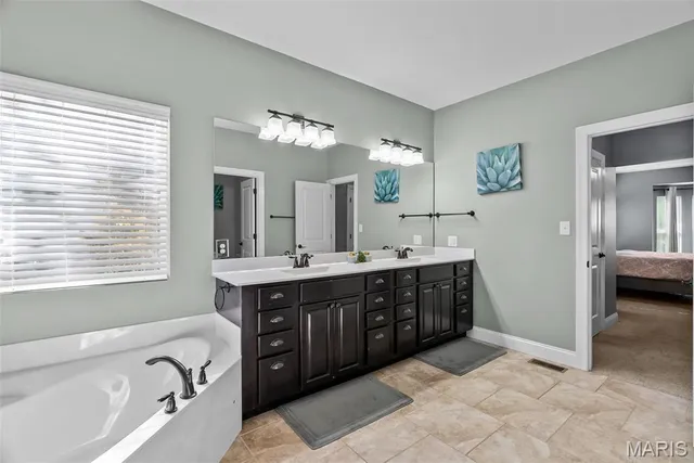 $899,000 | 827 Culloden Road, St. Louis, MO 63122