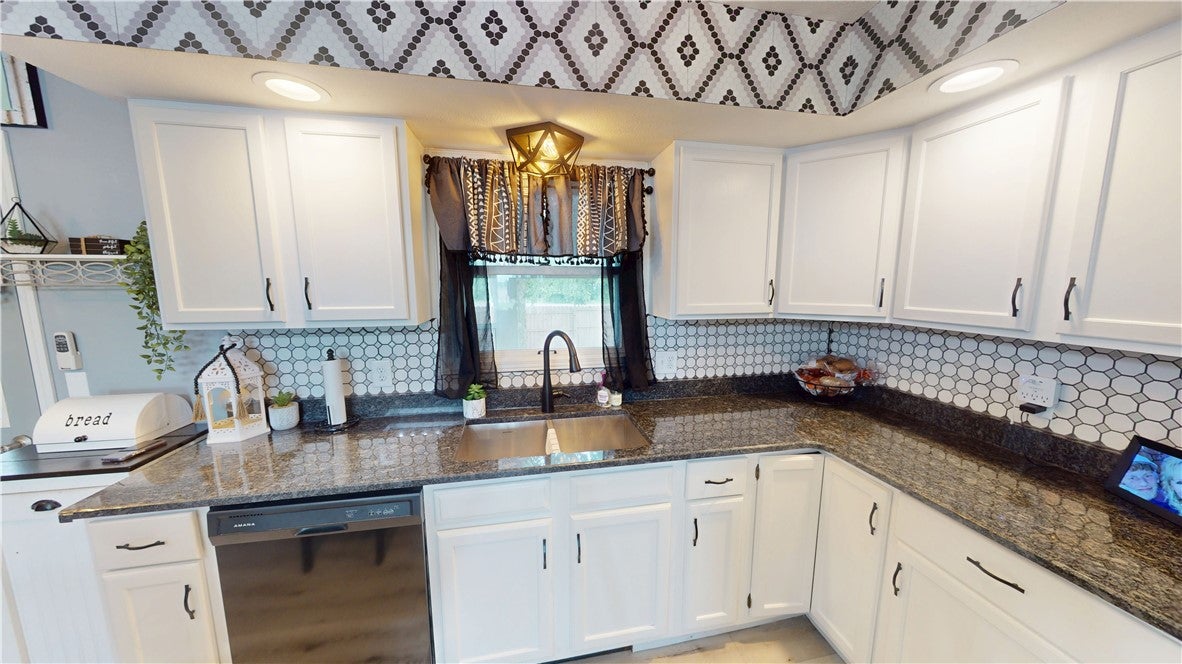 1623 Brewer Road Danville, IL 61834 - Photo 10 of 32 Gallery Image 10