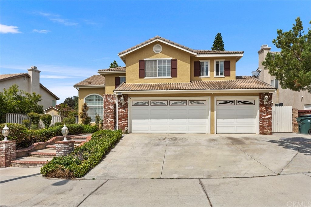 VIEW OF FRONT OF HOME...GREAT LOCATION! CLOSE TO SHOPPING, RESTAURANTS, CANYON CREST SHOPPING AREA...
