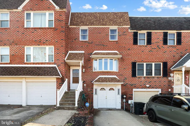 $350,000 | 3958 Rowena Drive, Philadelphia, PA 19114