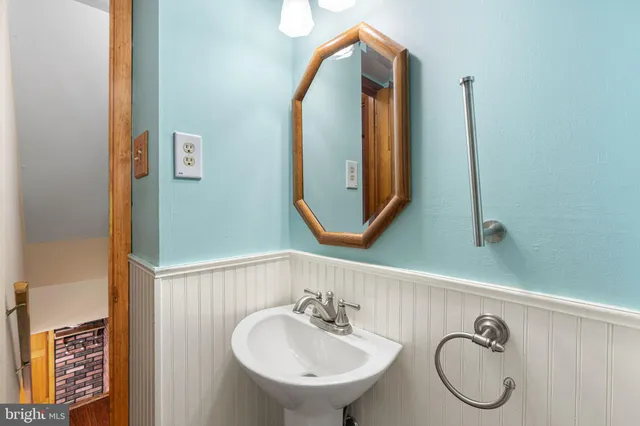 $350,000 | 3958 Rowena Drive, Philadelphia, PA 19114