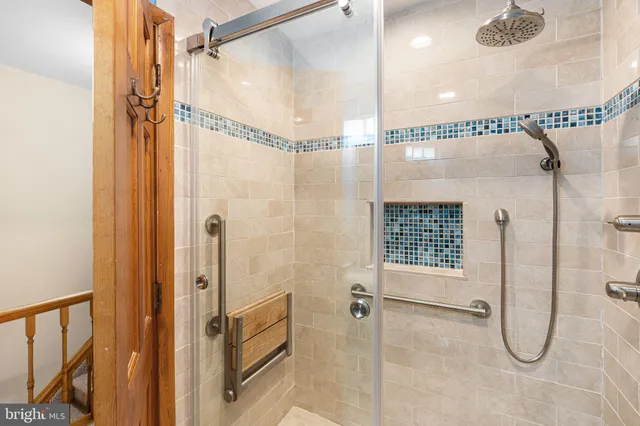 $350,000 | 3958 Rowena Drive, Philadelphia, PA 19114