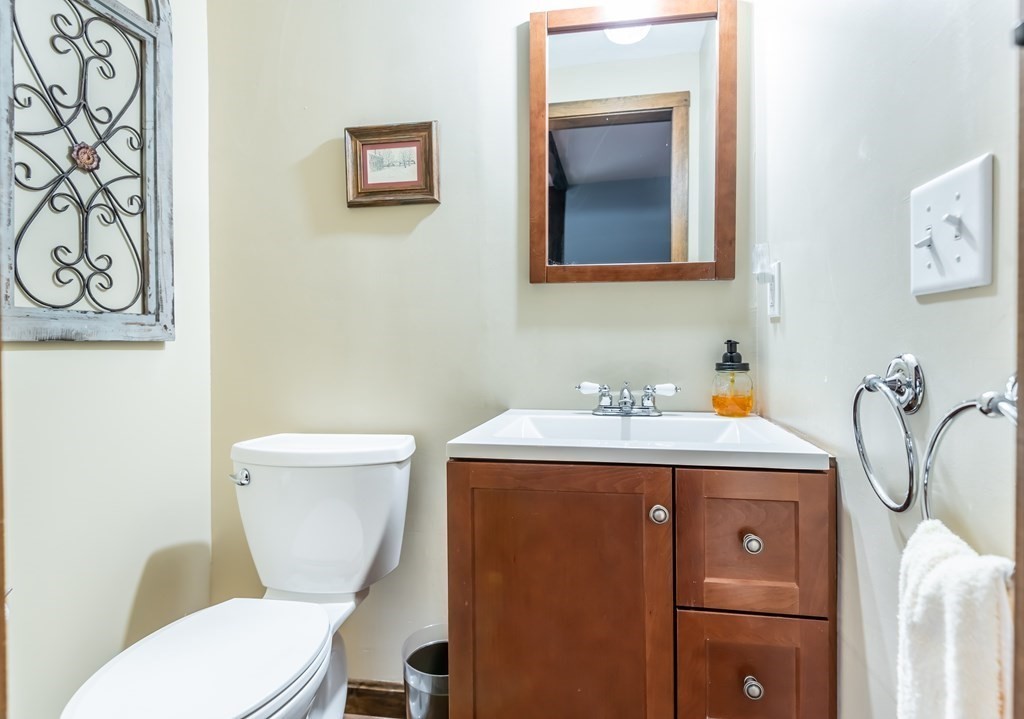 200 Waverly Road North Andover, MA 01845 - Photo 11 of 28 Gallery Image 11