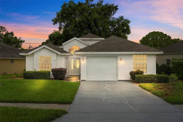 $1,900 | 615 Juniper Way, Tavares, FL 32778