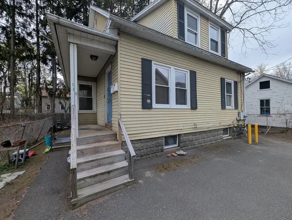$2,145 | 112 King Street, Unit A, Northampton, MA 01060