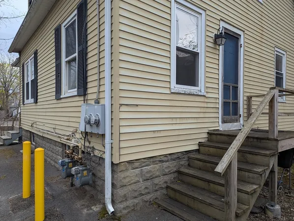 $2,145 | 112 King Street, Unit A, Northampton, MA 01060