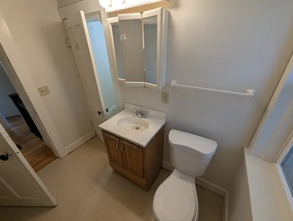 $2,145 | 112 King Street, Unit A, Northampton, MA 01060