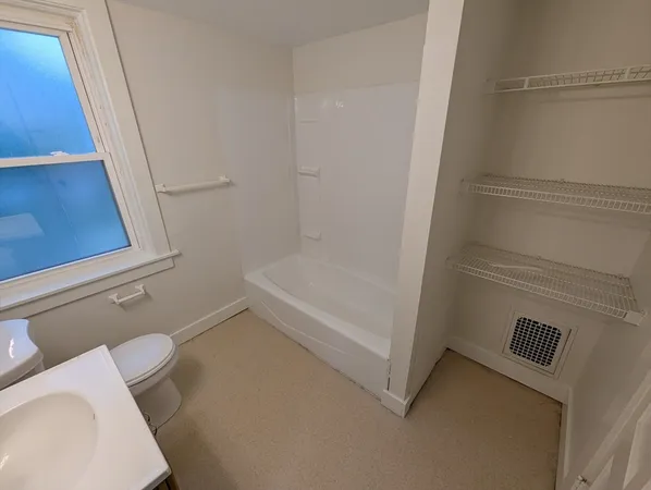 $2,145 | 112 King Street, Unit A, Northampton, MA 01060