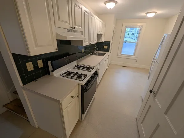 $2,145 | 112 King Street, Unit A, Northampton, MA 01060
