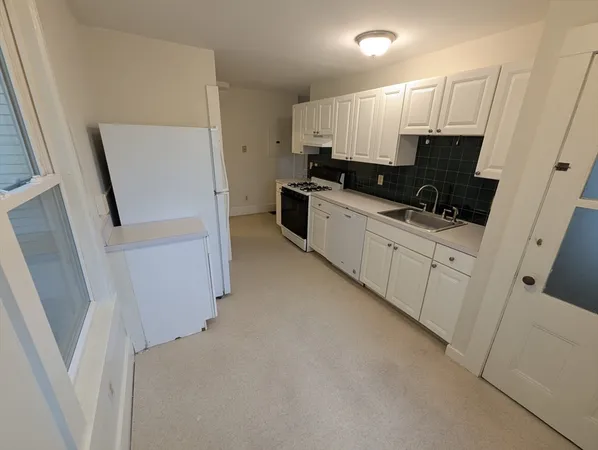 $2,145 | 112 King Street, Unit A, Northampton, MA 01060