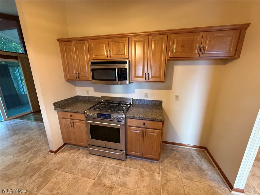 2174 Rockefeller Road Wickliffe, OH 44092 - Photo 7 of 36
