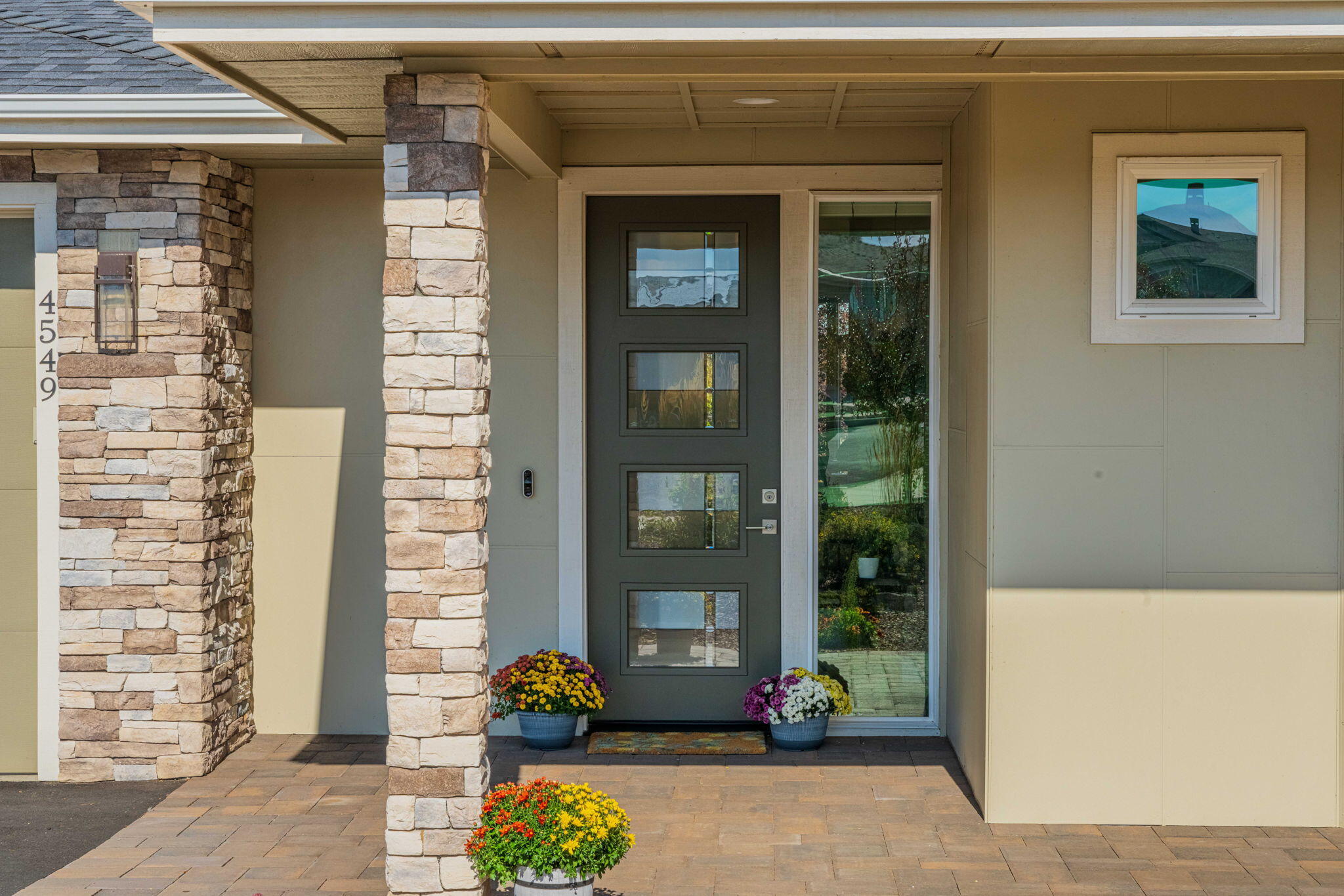 4549 Southwest Zenith Point Court Redmond, OR 97756 - Photo 3 of 46 03