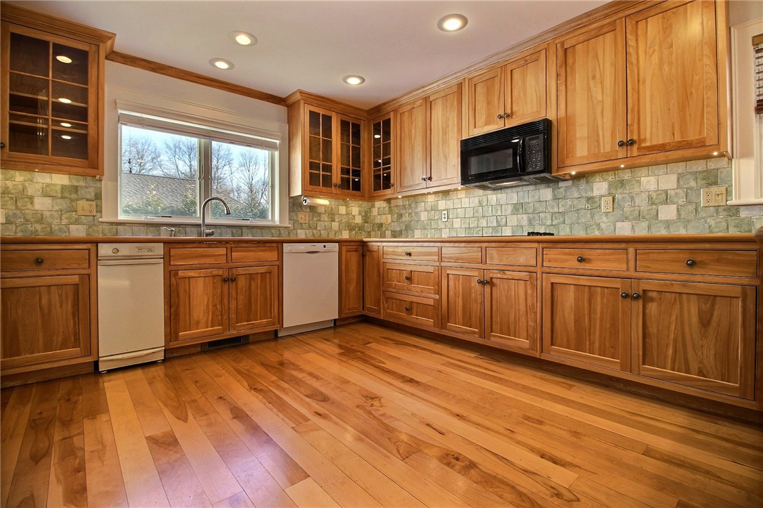 45 Happy Valley Road Westerly, RI 02891 - Photo 5 of 39