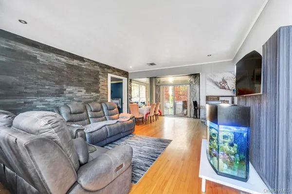 $599,999 | 3 Francisco Avenue, Central Islip, NY 11722