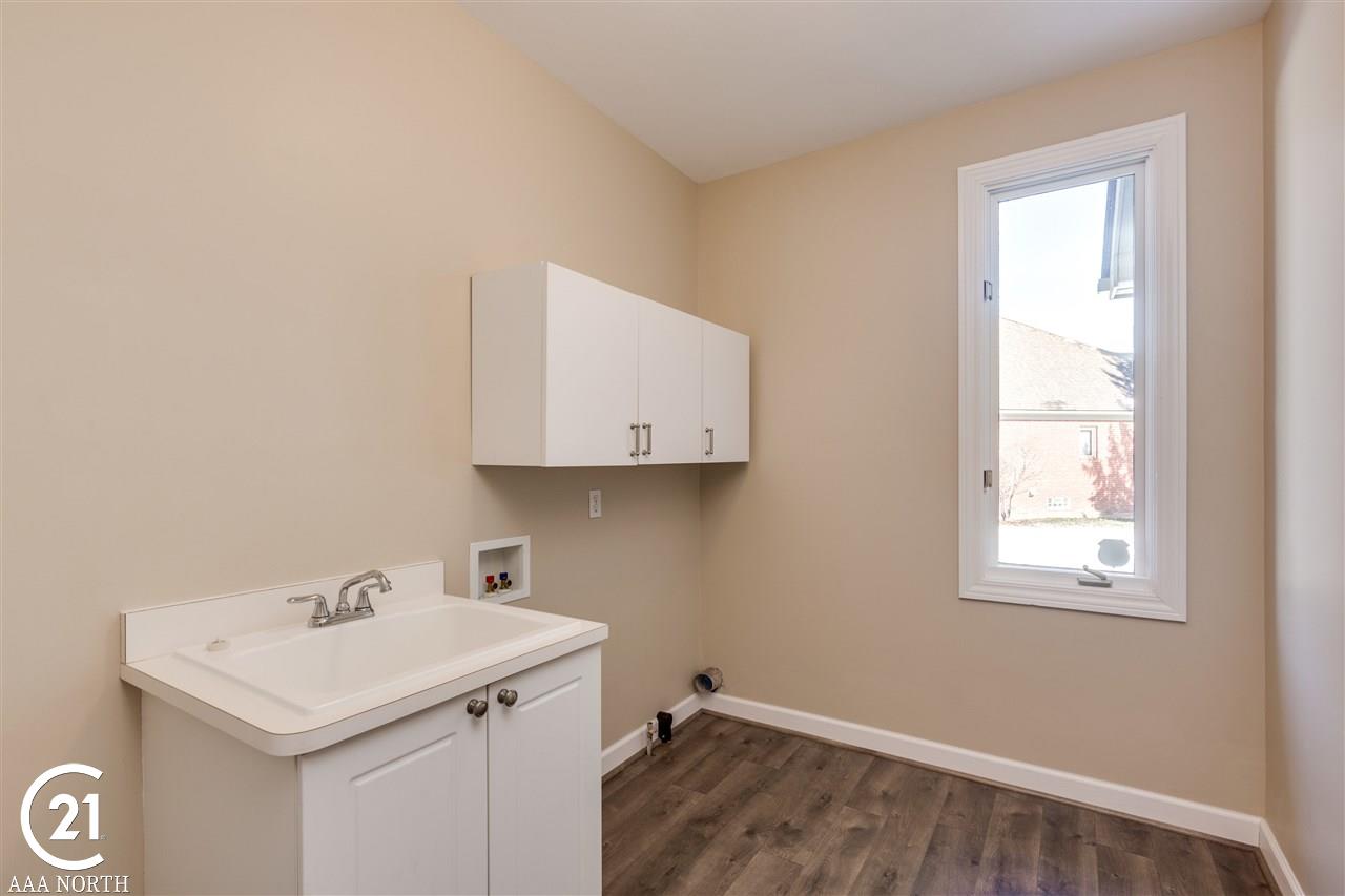 1903 Blue Grass Drive Rochester, MI 48306 - Photo 23 of 43 31315025-22.JPG