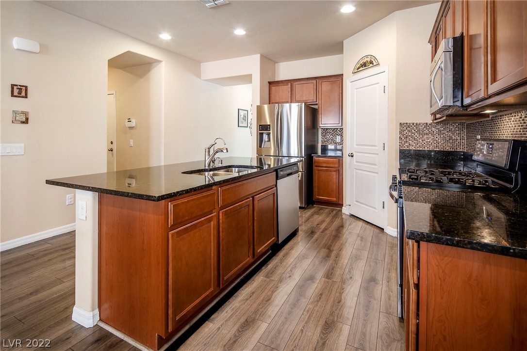 10956 Hunting Hawk Road Las Vegas, NV 89179 - Photo 3 of 33