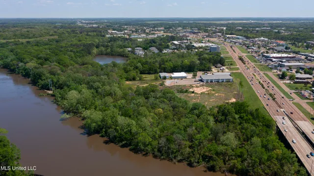 $1,950,000 | 2280 Lakeland Drive, Flowood, MS 39232