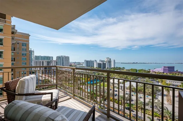 $1,350,000 | 800 North Tamiami Trail, Unit 1217, Sarasota, FL 34236