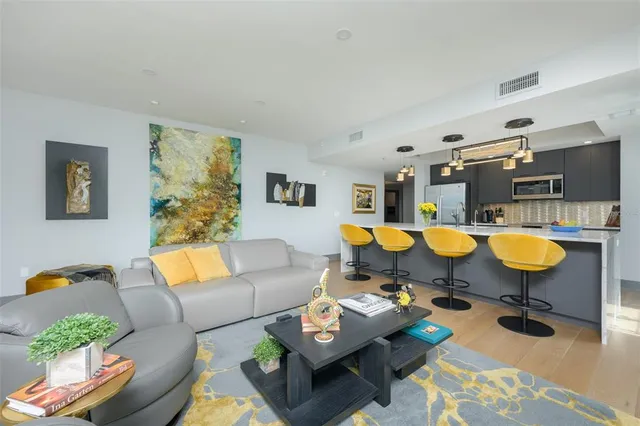 $1,350,000 | 800 North Tamiami Trail, Unit 1217, Sarasota, FL 34236