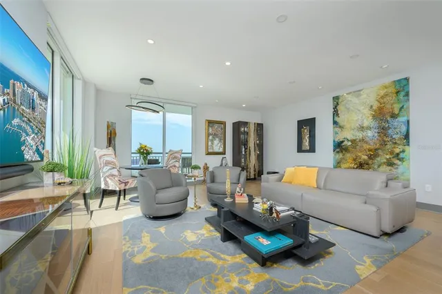 $1,350,000 | 800 North Tamiami Trail, Unit 1217, Sarasota, FL 34236