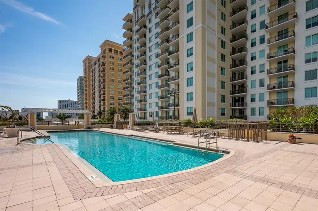 $1,350,000 | 800 North Tamiami Trail, Unit 1217, Sarasota, FL 34236