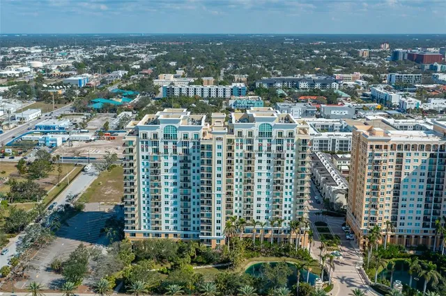 $1,350,000 | 800 North Tamiami Trail, Unit 1217, Sarasota, FL 34236