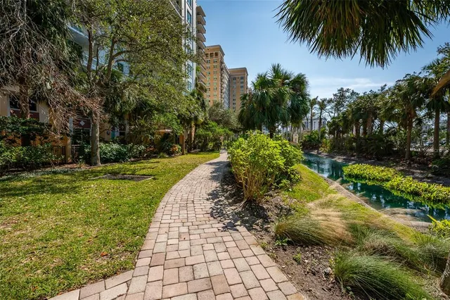 $1,350,000 | 800 North Tamiami Trail, Unit 1217, Sarasota, FL 34236