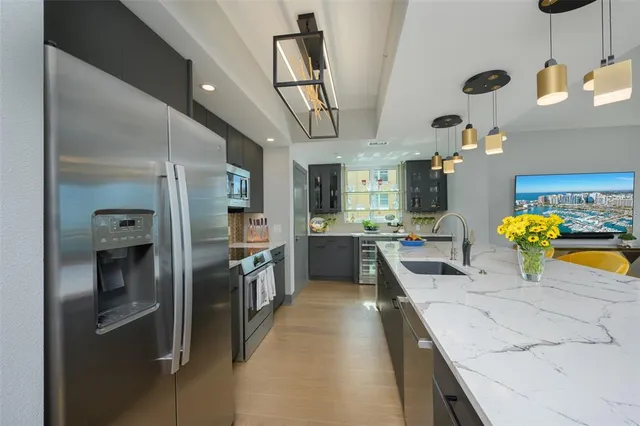 $1,350,000 | 800 North Tamiami Trail, Unit 1217, Sarasota, FL 34236