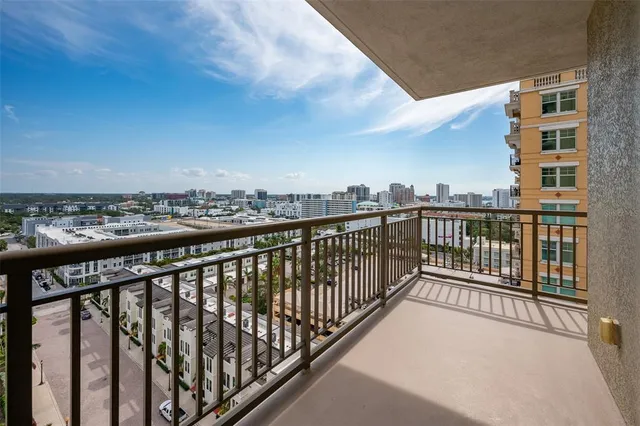 $1,350,000 | 800 North Tamiami Trail, Unit 1217, Sarasota, FL 34236