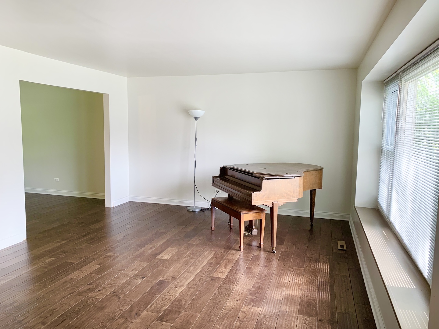 709 Juneway Avenue Deerfield, IL 60015 - Photo 2 of 26