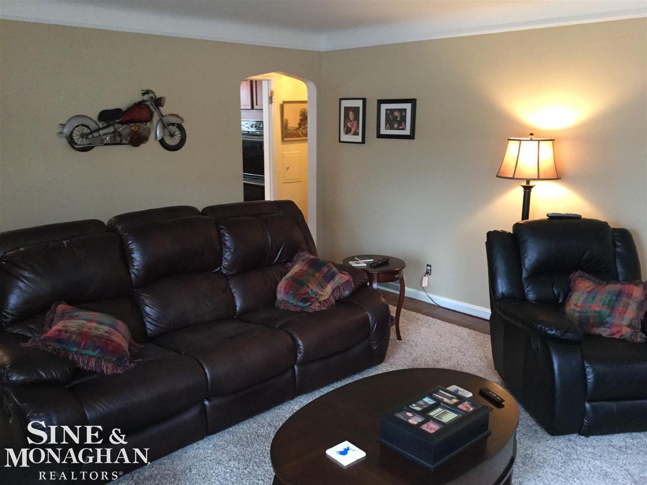 1082 Hampton Road Grosse Pointe Woods, MI 48236 - Photo 5 of 50