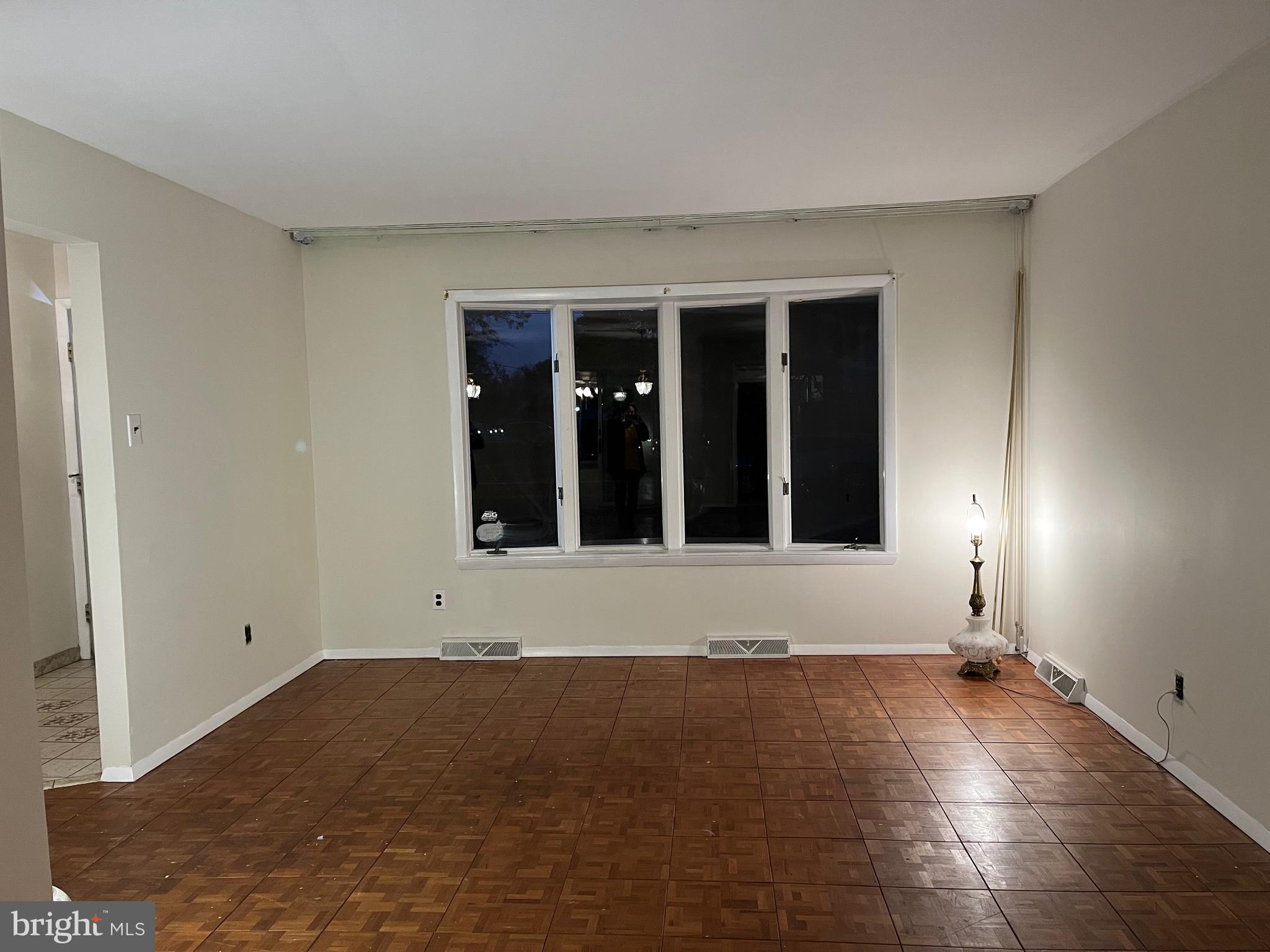 428 King George Road Cherry Hill, NJ 08034 - Photo 2 of 12 Living Room