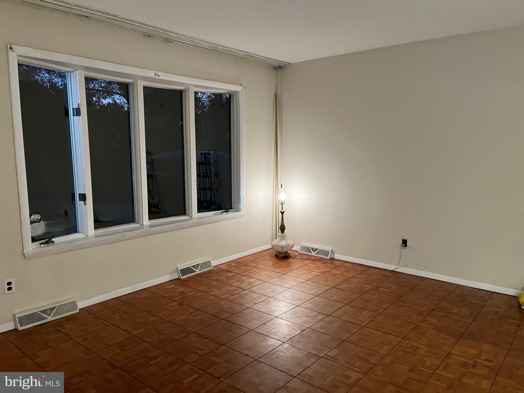428 King George Road Cherry Hill, NJ 08034 - Photo 3 of 12 Living Room