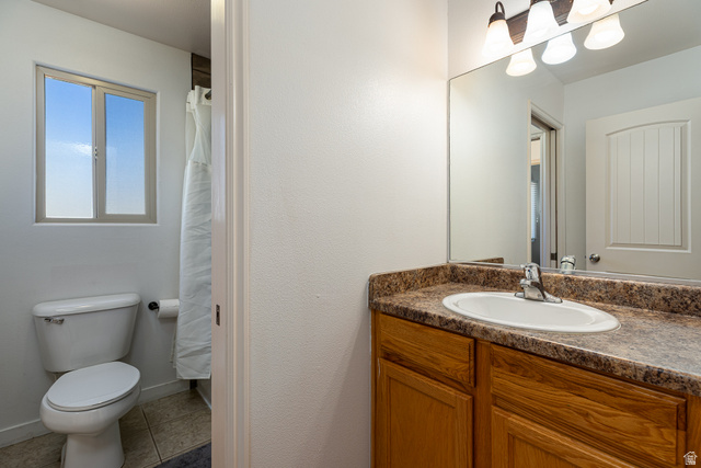 6 300th Road North, Unit I6 Kanab, UT 84741 - Photo 25 of 37 Bathroom with a shower with curtain, vanity, and light tile patterned flooring