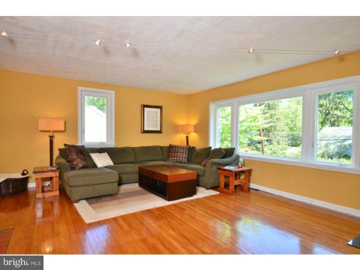 495 Irish Road Berwyn, PA 19312 - Photo 3 of 25 Living Room
